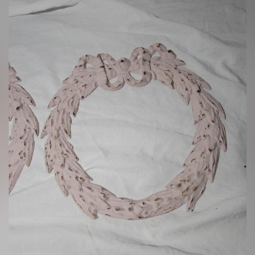 Elegant Pink Cast Iron Leaf Design - Picture 3 of 7